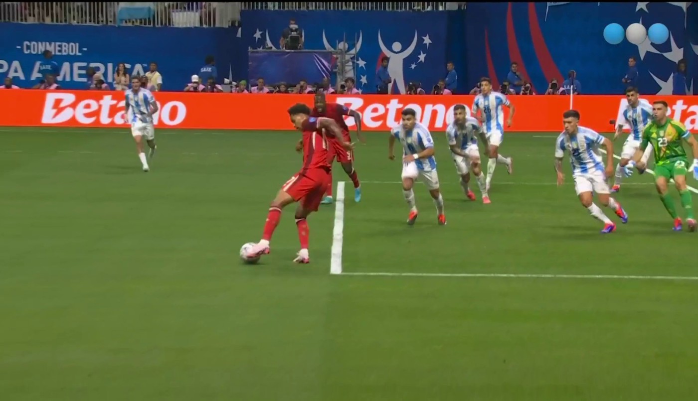 Se salvó Argentina vs. Canada tras un peligroso desborde de Alphonso Davies - Copa América 2024 | Mejores momentos