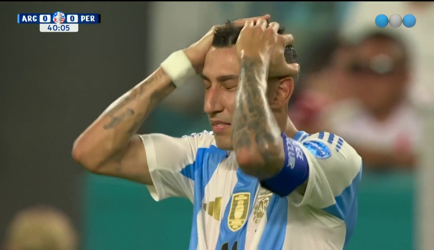 Ángel Di María probó al arco de lejos - Argentina vs. Perú - Copa América 2024 | Mejores momentos