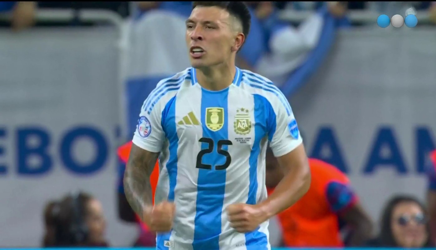 Lisandro Martínez la mandó a guardar después de un casi gol olímpico de Messi - Argentina vs. Ecuador | Mejores momentos
