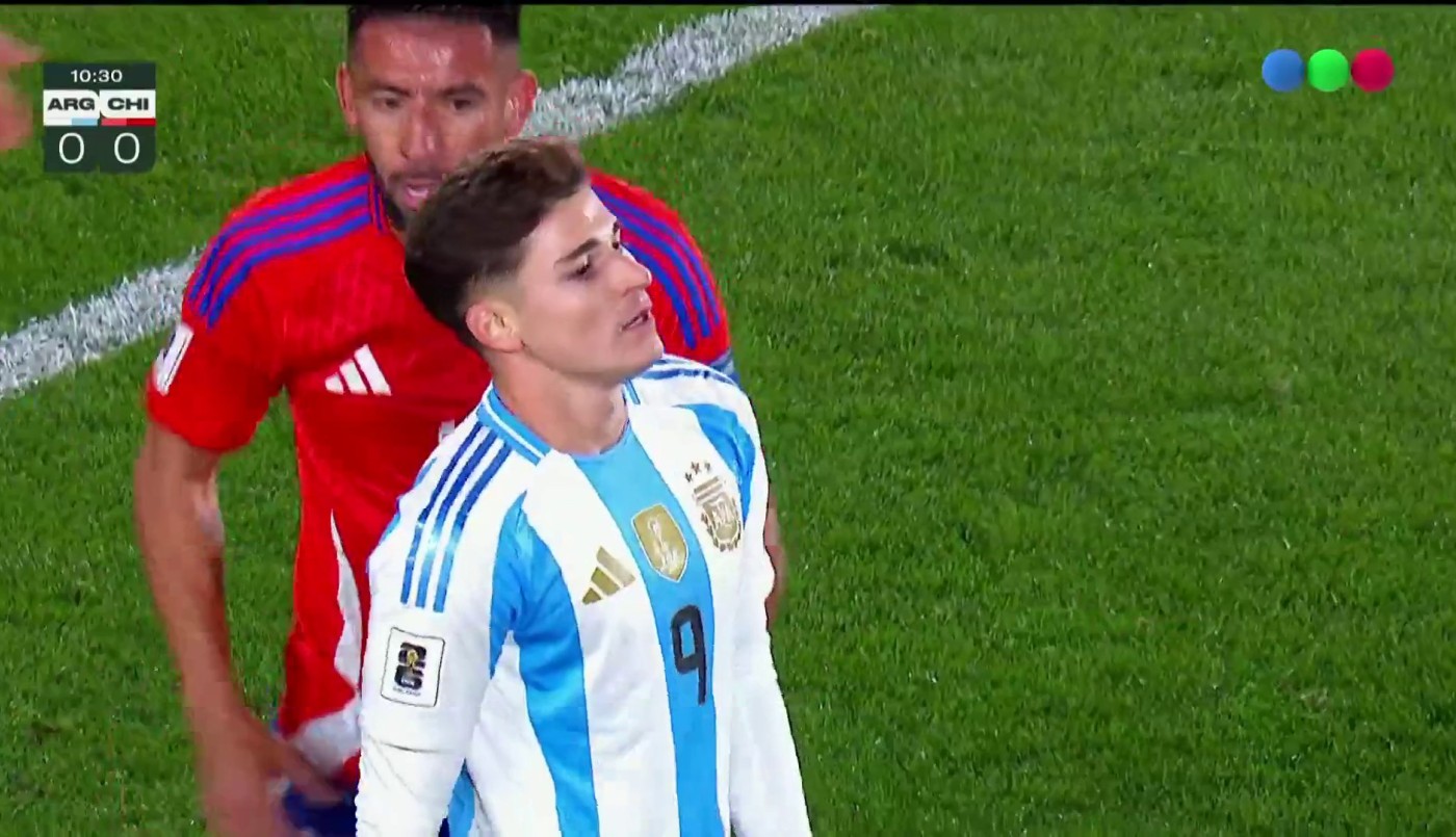 Julián Álvarez tuvo la primera clara de Argentina vs. Chile - Eliminatorias de la Copa Mundial de la FIFA 2026™ | Mejores momentos