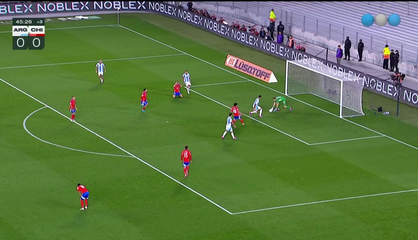El palo salvó a Argentina en la primera clara de Chile - Eliminatorias de la Copa Mundial de la FIFA 2026™ | Mejores momentos