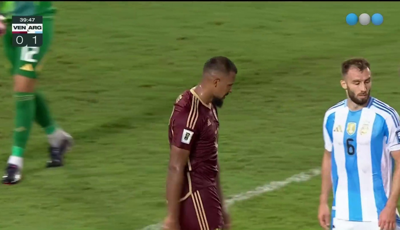 Venezuela-Argentina: Otamendi se la sacó a Rondón en la línea | Mejores momentos