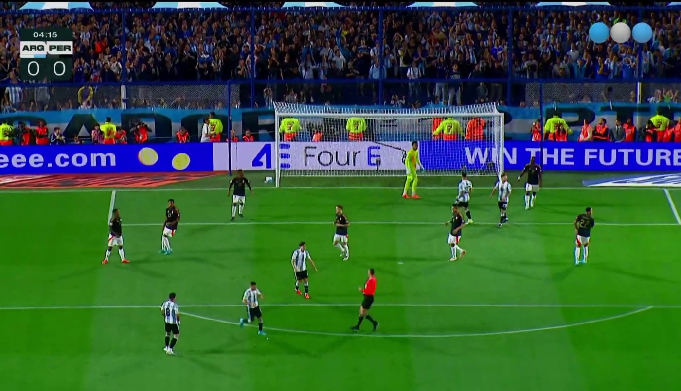 La primera llegada de Argentina vs. Perú - Eliminatorias Sudamericanas 2026 | Mejores momentos