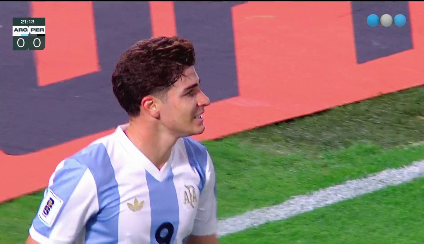 ¡Julián Álvarez al palo! - Argentina vs. Perú - Eliminatorias Sudamericanas 2026 | Mejores momentos