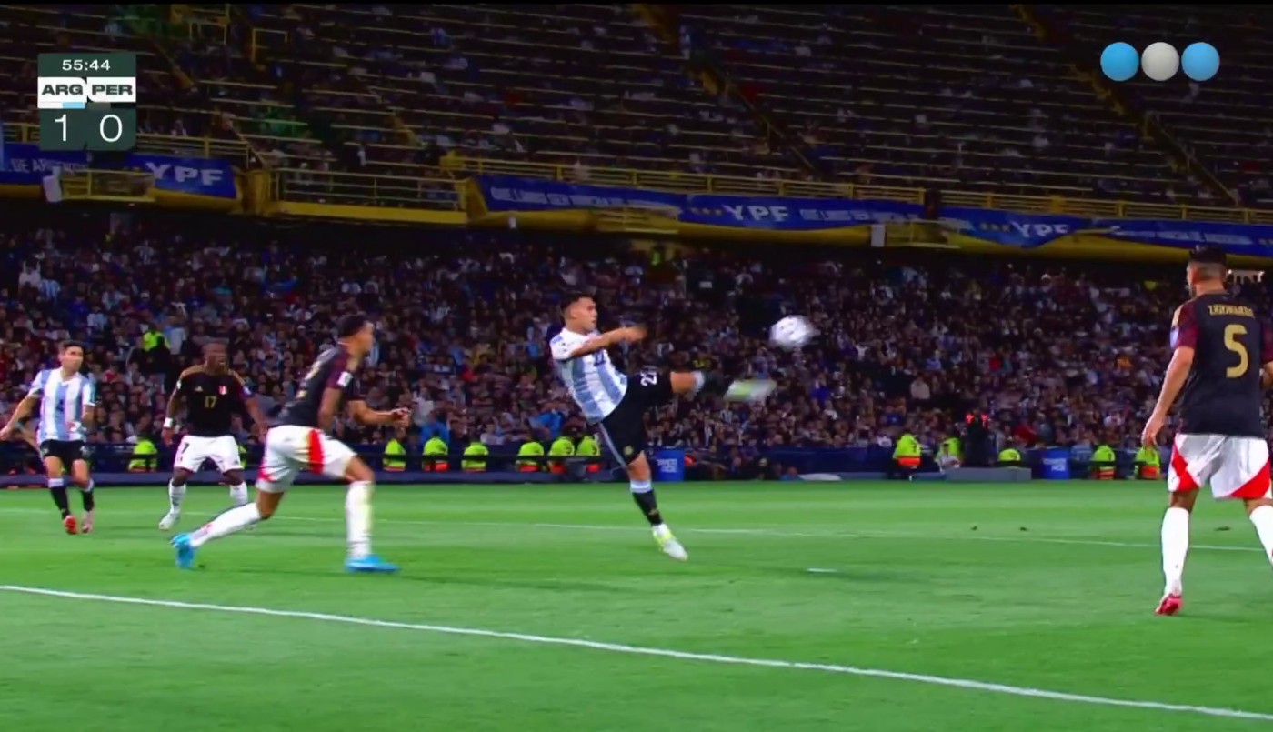 Golazo de tijera de Lautaro Martínez para el 1-0 - Argentina vs. Perú - Eliminatorias | Mejores momentos
