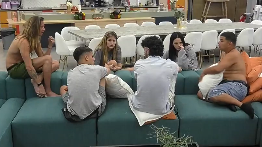 Charlas que rozan el complot: "Tenemos que sacar a Petrona" | Mejores momentos