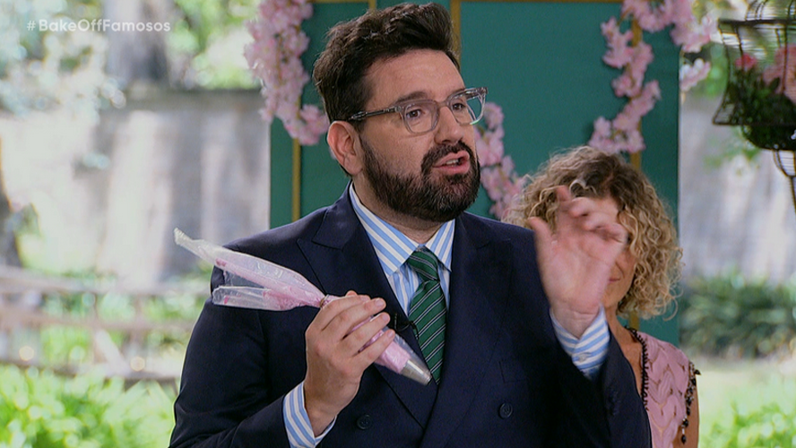 La técnica infalible de Damián Betular para hacer las tapitas de los macarons | Mejores momentos