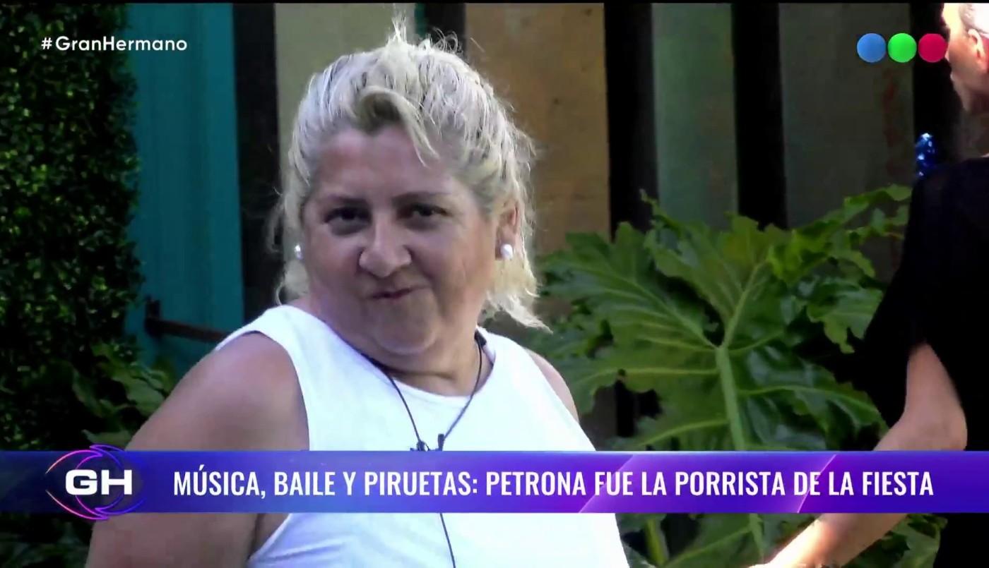 Petrona lo da todo en cada baile que hay en la casa | Mejores momentos