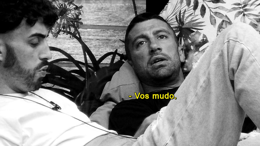 Giuliano ahora juega a dos puntas con los chicos de la casa | Mejores momentos