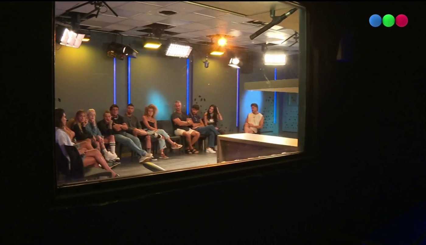 Espiando la casa en el comienzo del "juego del trono" | Mejores momentos