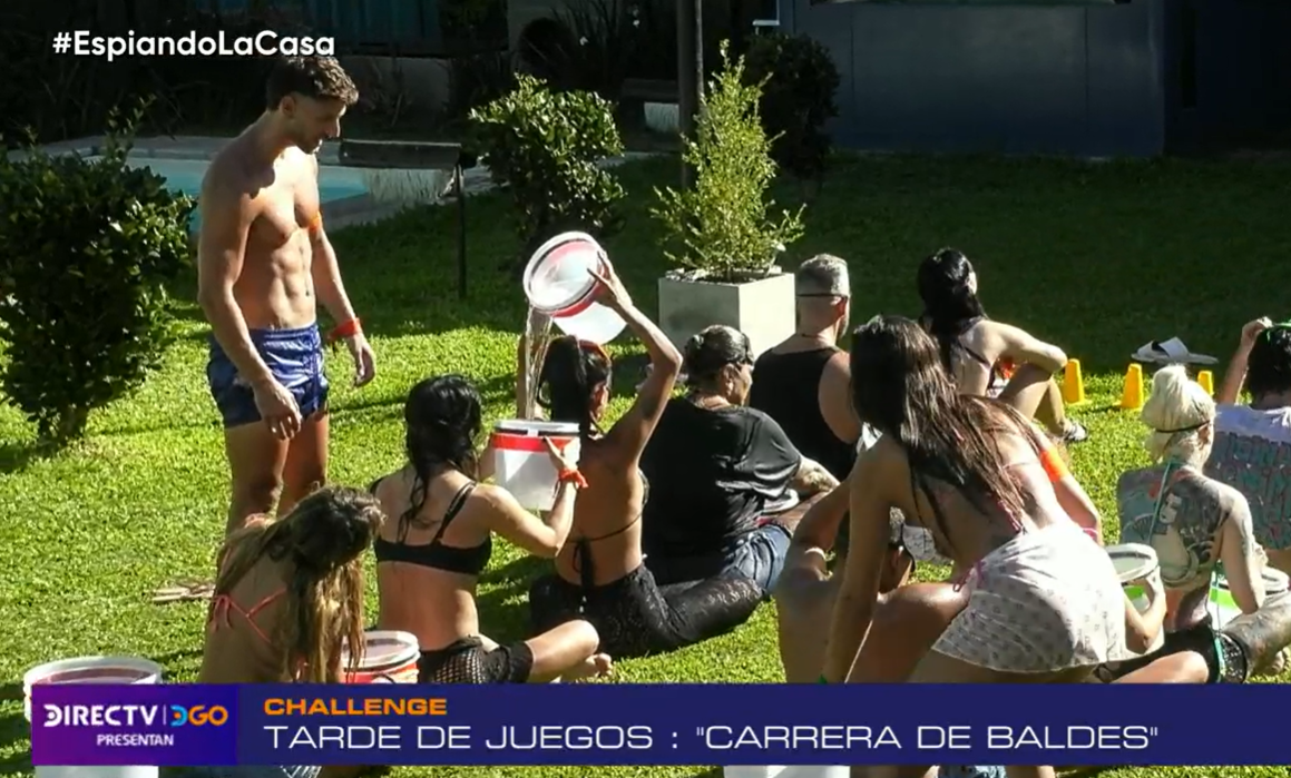 Carrera de baldes, un juego ideal para pasar el calor en la casa de Gran Hermano | Mejores momentos