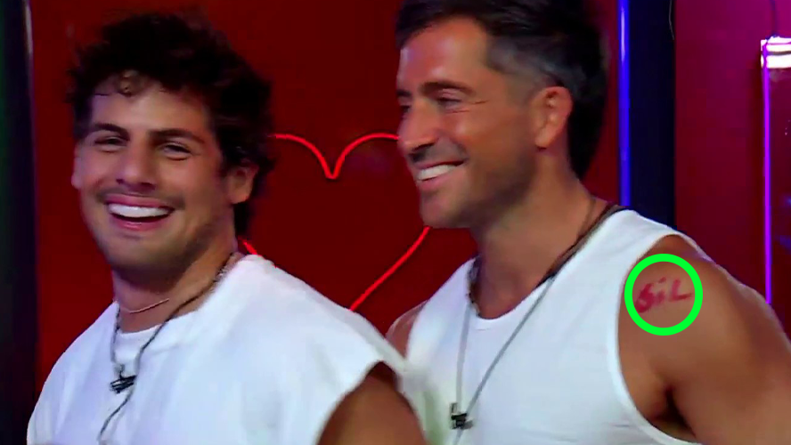 Un tatuaje de amor en San Valentín: Juan Pablo se mostró muy "pollerudo" por su ex novia | Mejores momentos