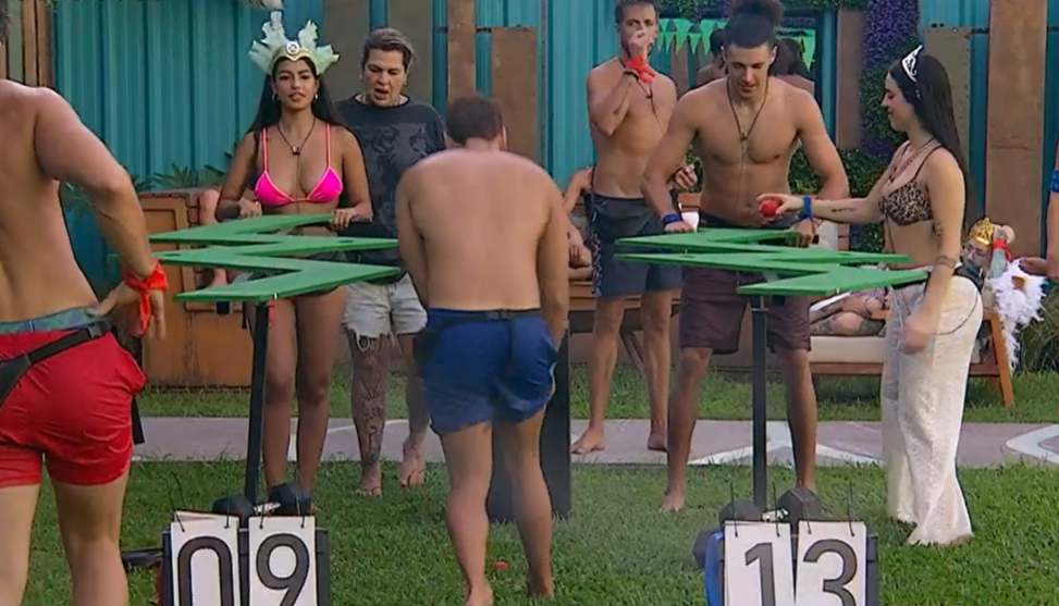 No tienen que laburar con este calor, están en la pileta y juegan a que no caiga la bola | Mejores momentos