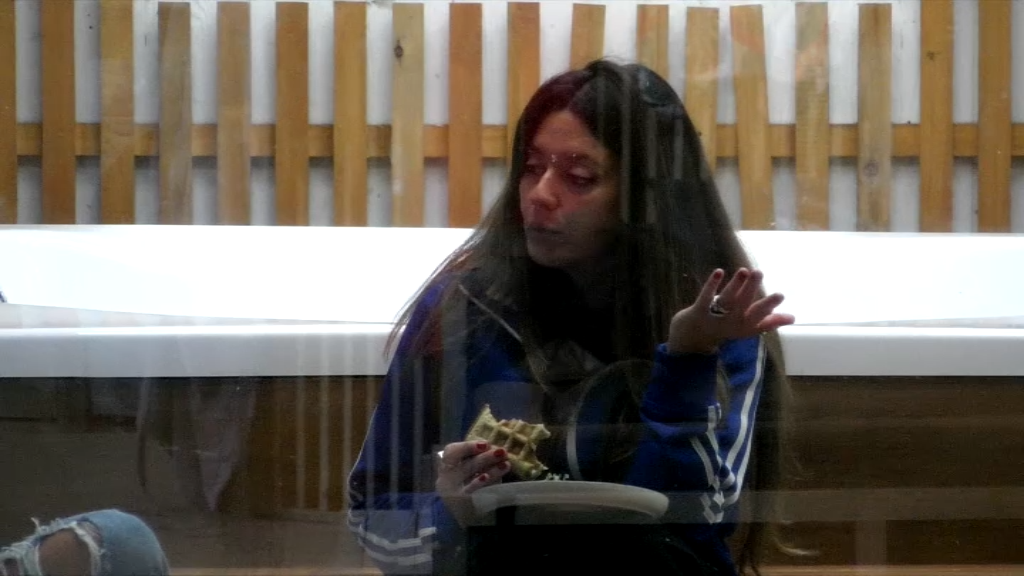 Los "nuevos" tienen cigarrillos guardados y por lo tanto poseen poder en la casa | Mejores momentos