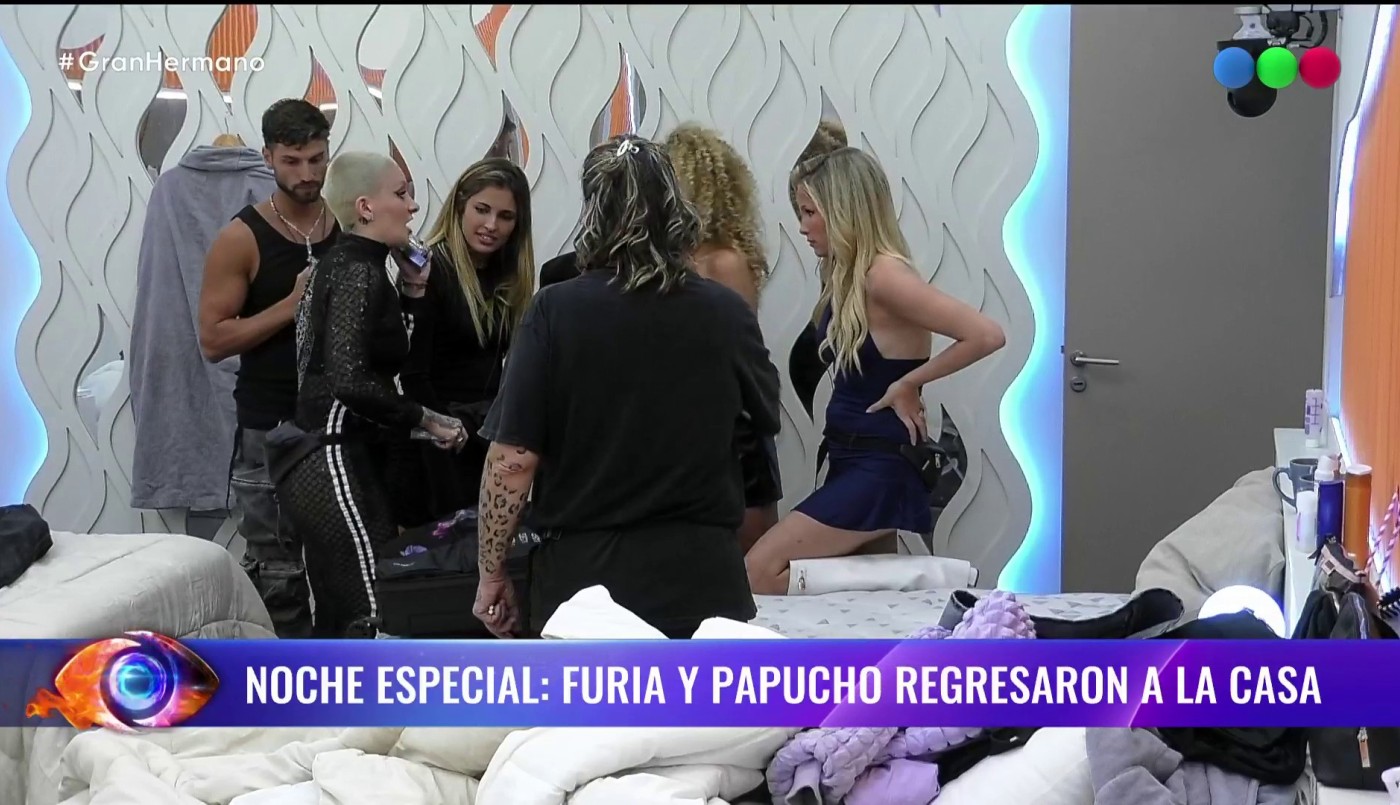 Furia sacó los cigarrillos de su valija y casi se le tiran encima | Mejores momentos