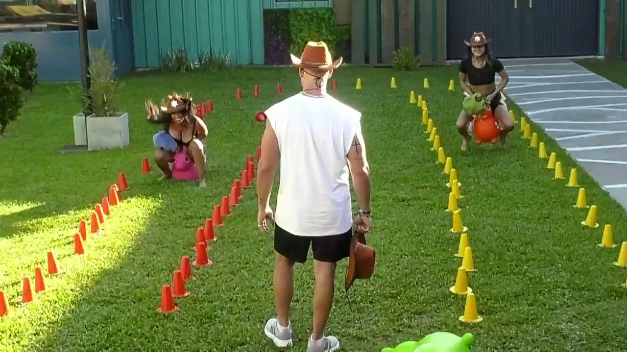 Duelos de cabalgata con muchas caídas en la casa de Gran Hermano | Mejores momentos