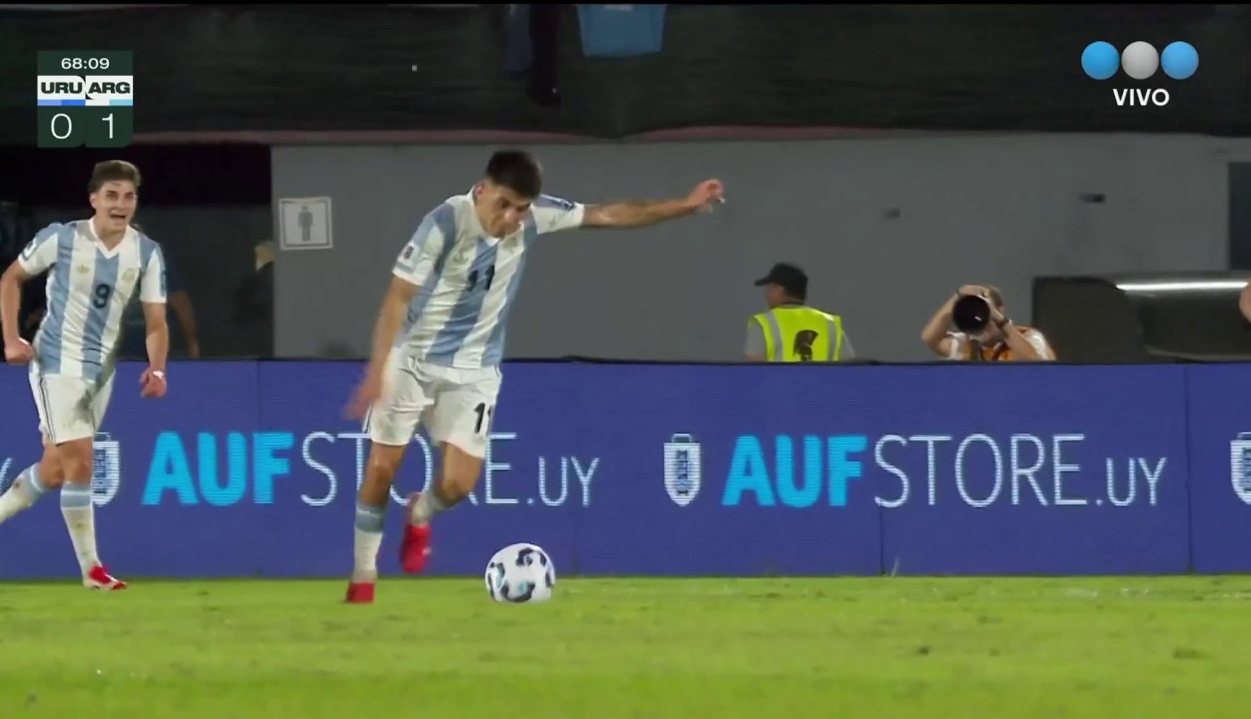 Golazo total de Thiago Almada para el 1 a 0 - Uruguay vs. Argentina - Eliminatorias 2026 | Mejores momentos