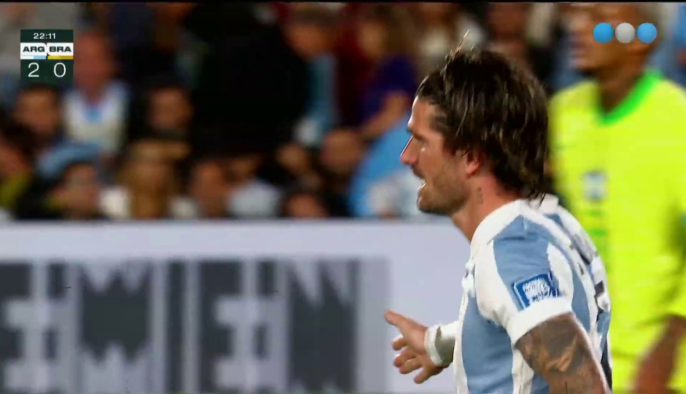 De Paul, Cuti Romero y Julián Álvarez casi fabrican el tercero - Argentina vs. Brasil - Eliminatorias 2026 | Mejores momentos