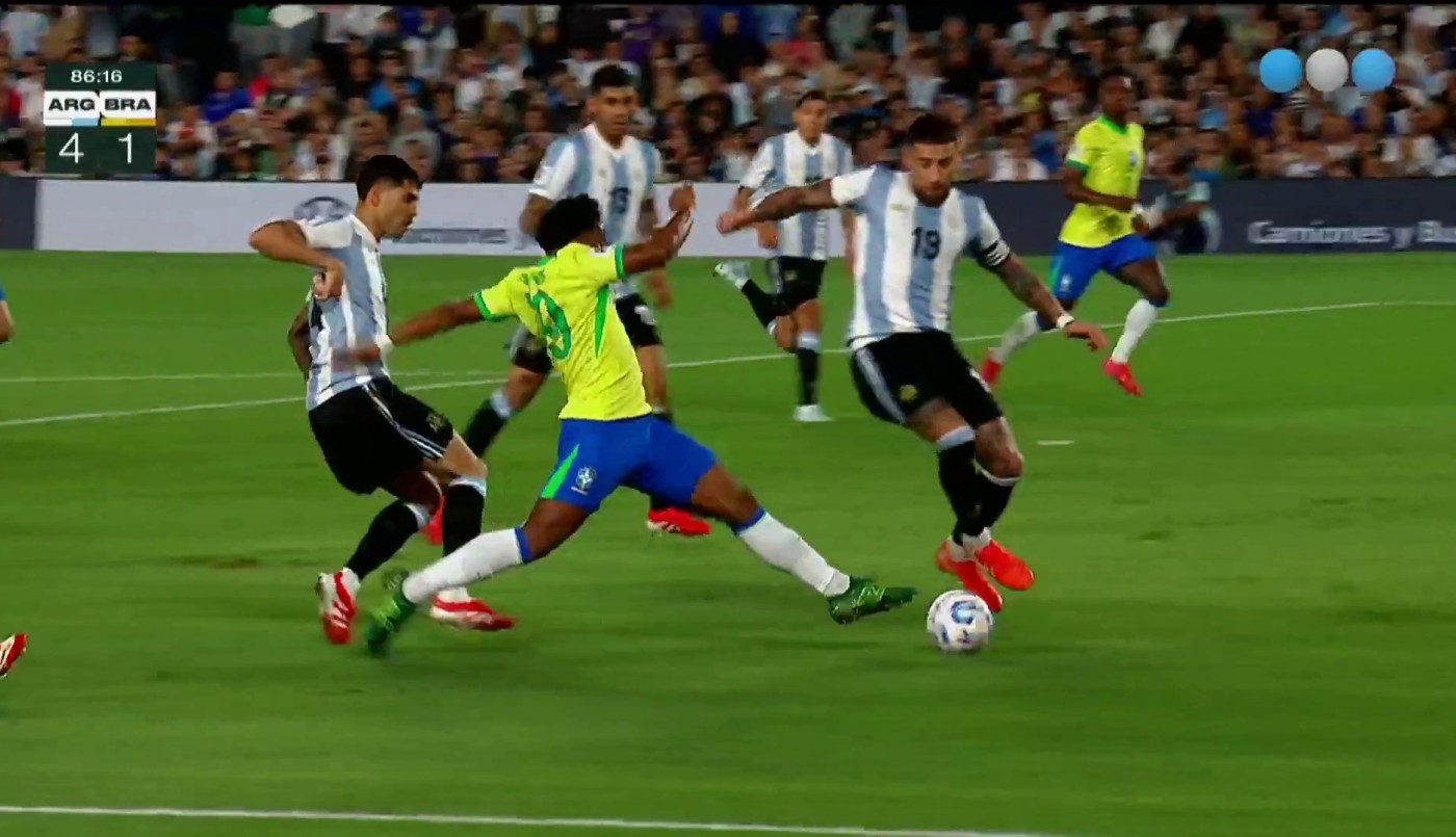 Brasil solo pega patadas porque el "jogo bonito" es de Argentina - Eliminatorias 2026 | Mejores momentos