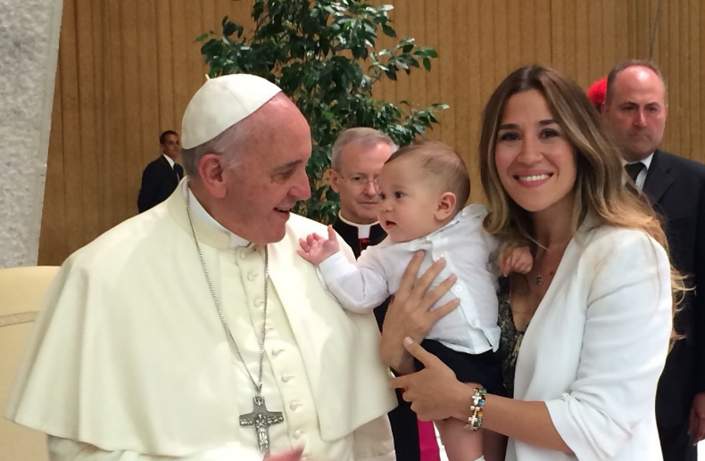Le pifió al protocolo, charló con Wanda e hizo reír a Maradona: el día que Jimena Barón conoció al Papa Francisco | Espectáculos