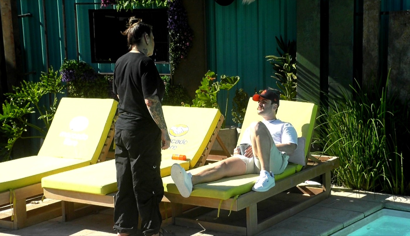 Ventajas y aprietes por la repartija de cigarrillos de los invitados | Mejores momentos