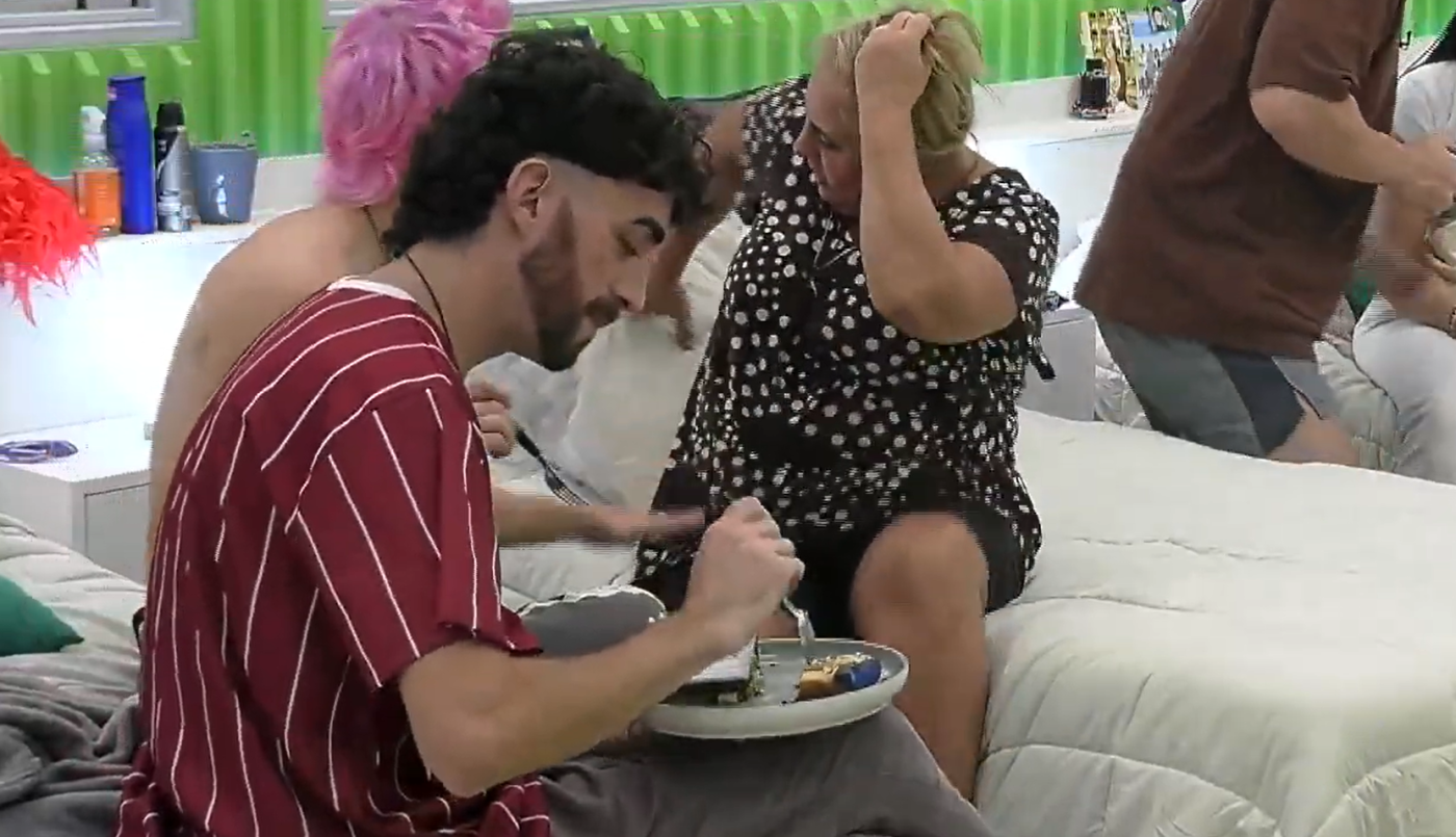 Selva reveló que se bañó con limpiador de superficies de cocina | Mejores momentos