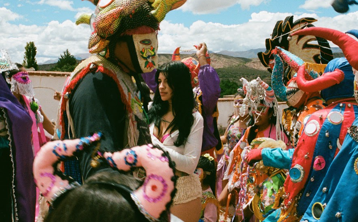 El bolero, la salsa y el reggaetón: todo junto y más en "Latinaje", el nuevo álbum de Cazzu | Noticias