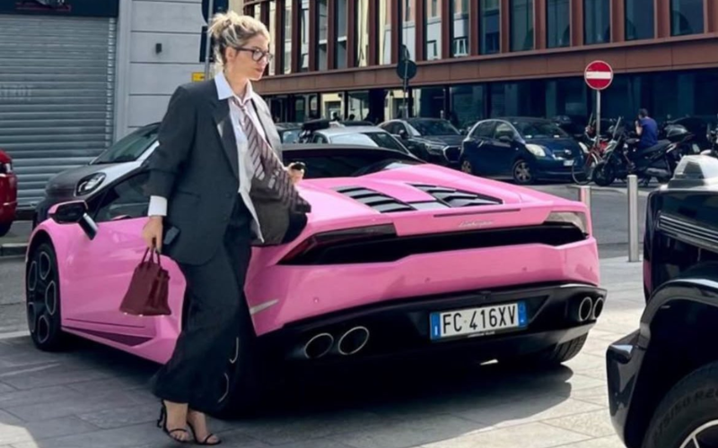 El show debe continuar: Wanda Nara llegó en su Lamborghini rosa a la audiencia de divorcio | Espectáculos