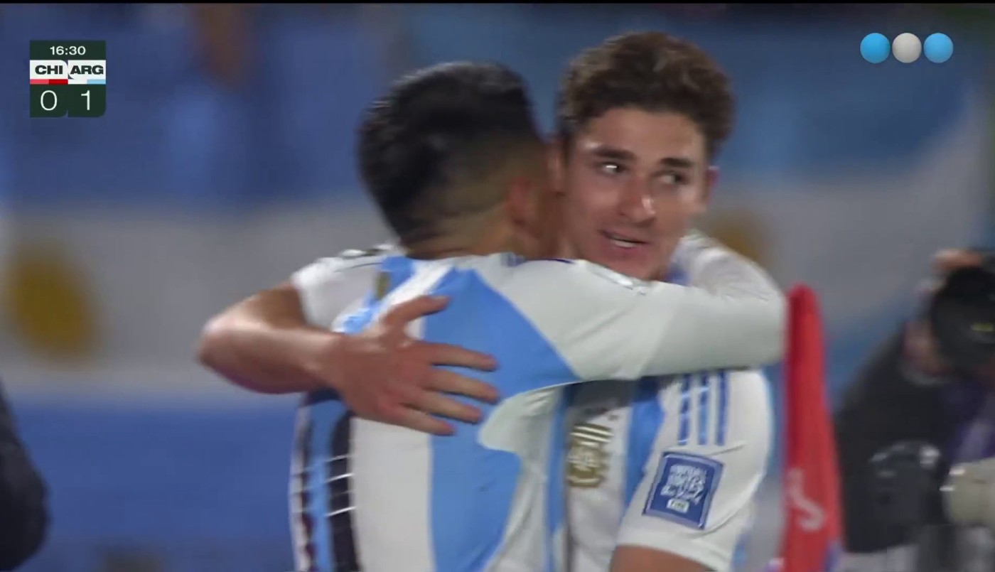 Golazo de Julián Álvarez, pichándola por arriba del arquero para el 1-0 - Chile vs. Argentina - Eliminatorias 2026 | Mejores momentos