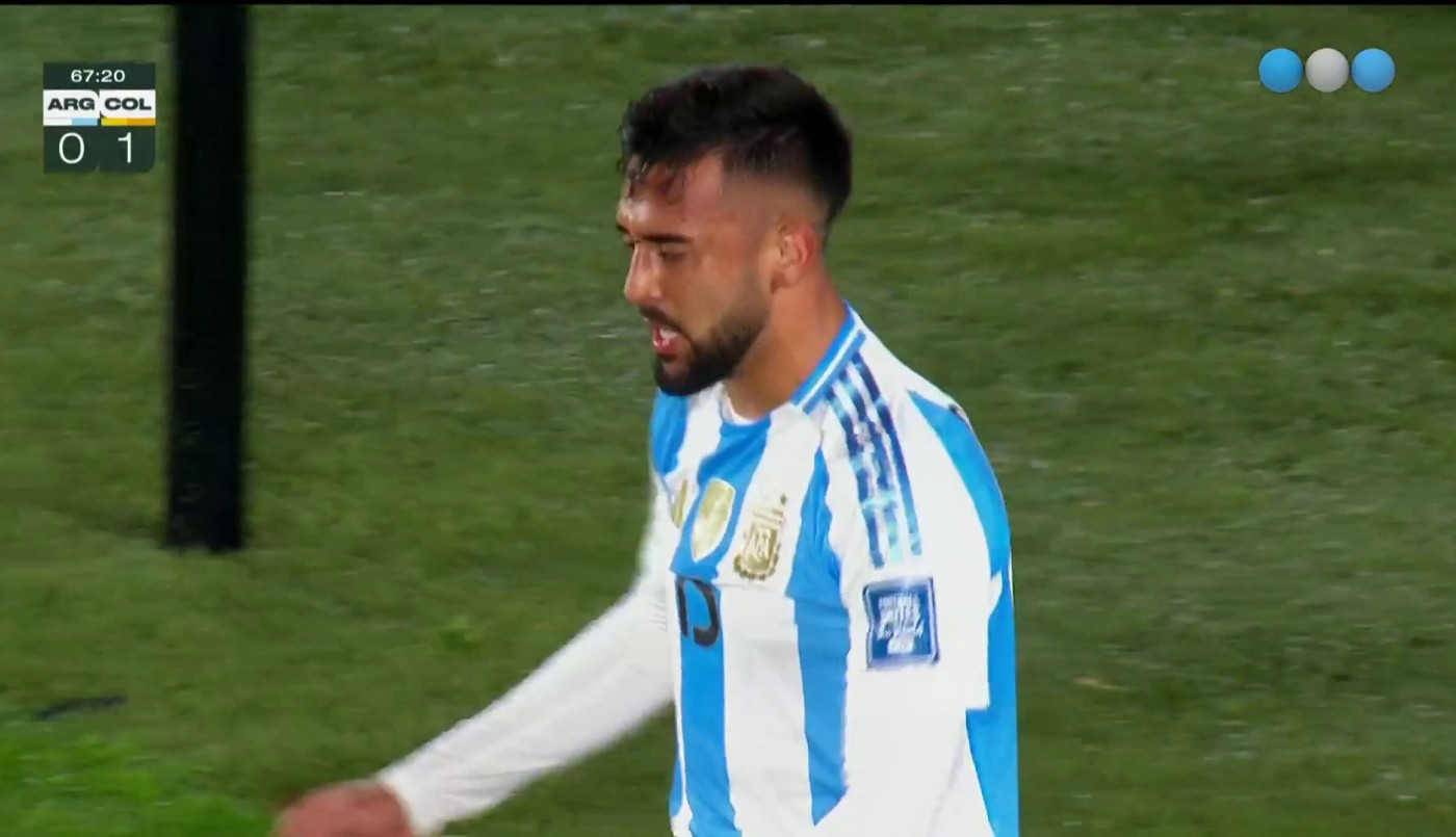 Nico González al palo tras el tiro libre de Messi - Argentina vs. Colombia - Eliminatorias 2026 | Mejores momentos