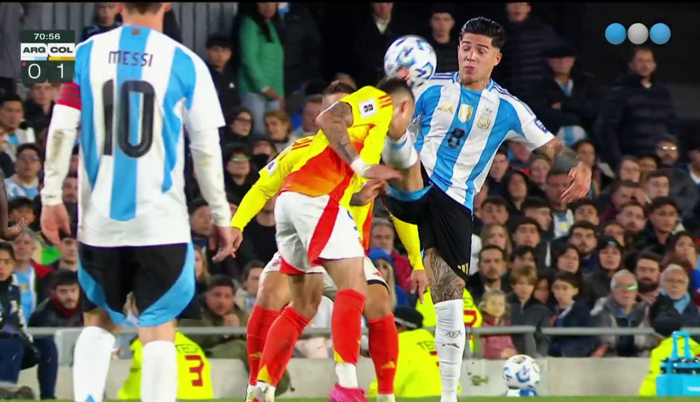 Roja a Enzo Fernández por una patada en la cabeza de Castaño - Argentina vs. Colombia | Mejores momentos