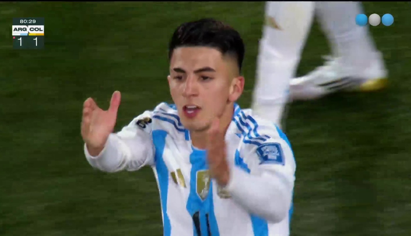 ¡Golazo de Thiago Almada para que Argentina le empate a Colombia con uno menos! | Mejores momentos