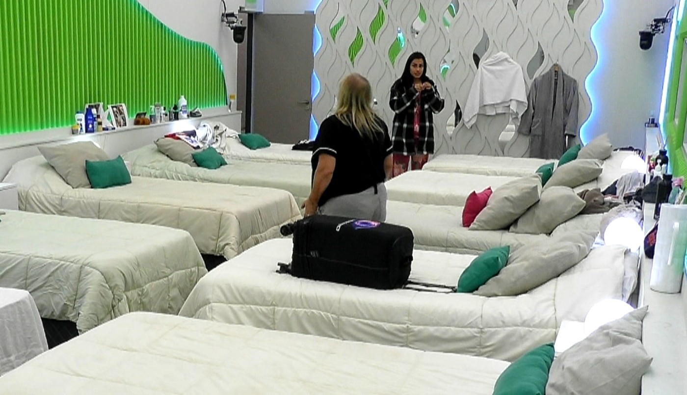 Katia dejó sembrado un escándalo con sus zapatillas al irse de la casa | Mejores momentos