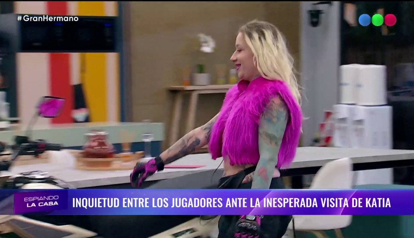 La Tana volvió con la moto a la casa para llevar el último kiosco | Mejores momentos