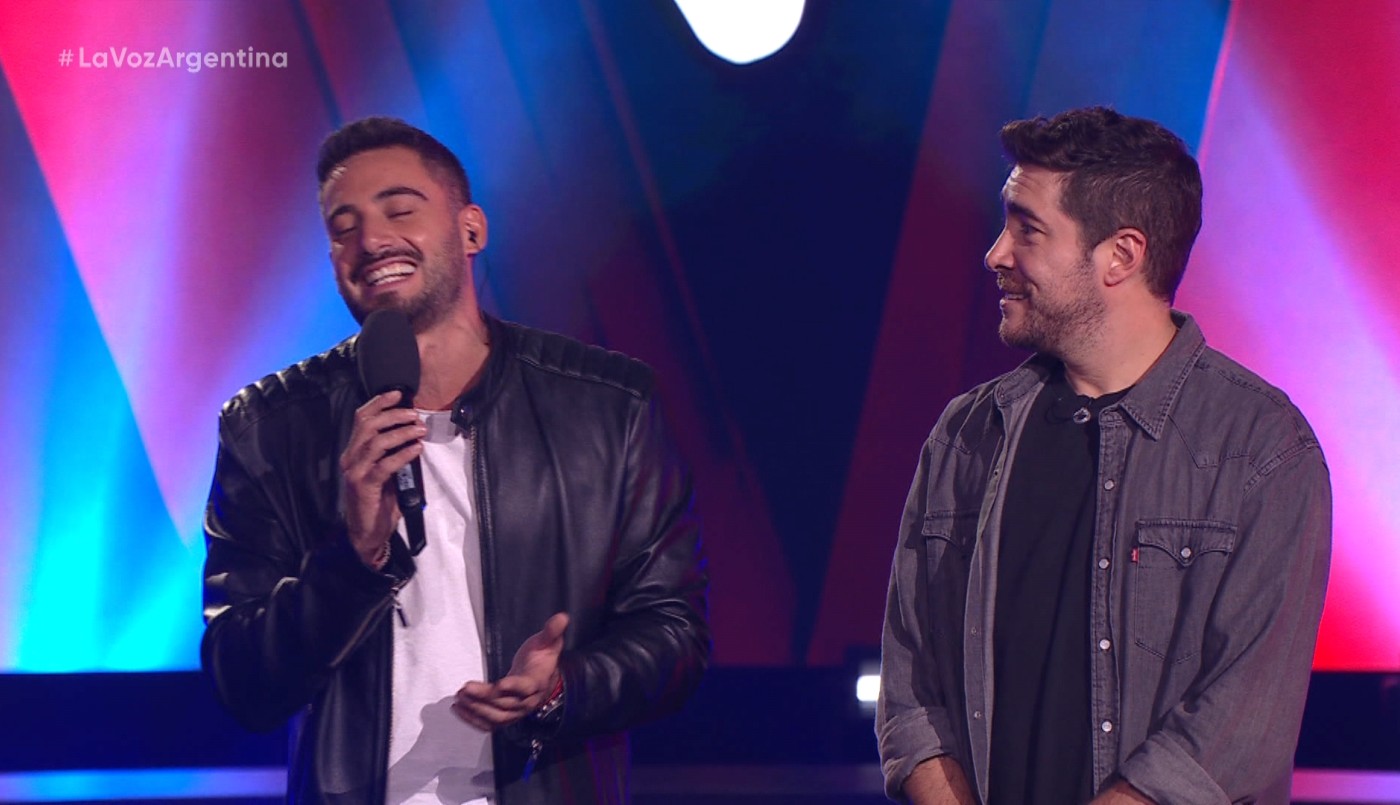 Nico Occhiato se animó a cantar "Otra como tú" frente a los coaches | Mejores momentos
