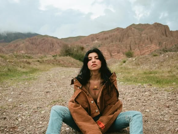 "Sí, de...": la honesta respuesta de Cazzu a una usuaria que consultó sobre sus operaciones | Espectáculos