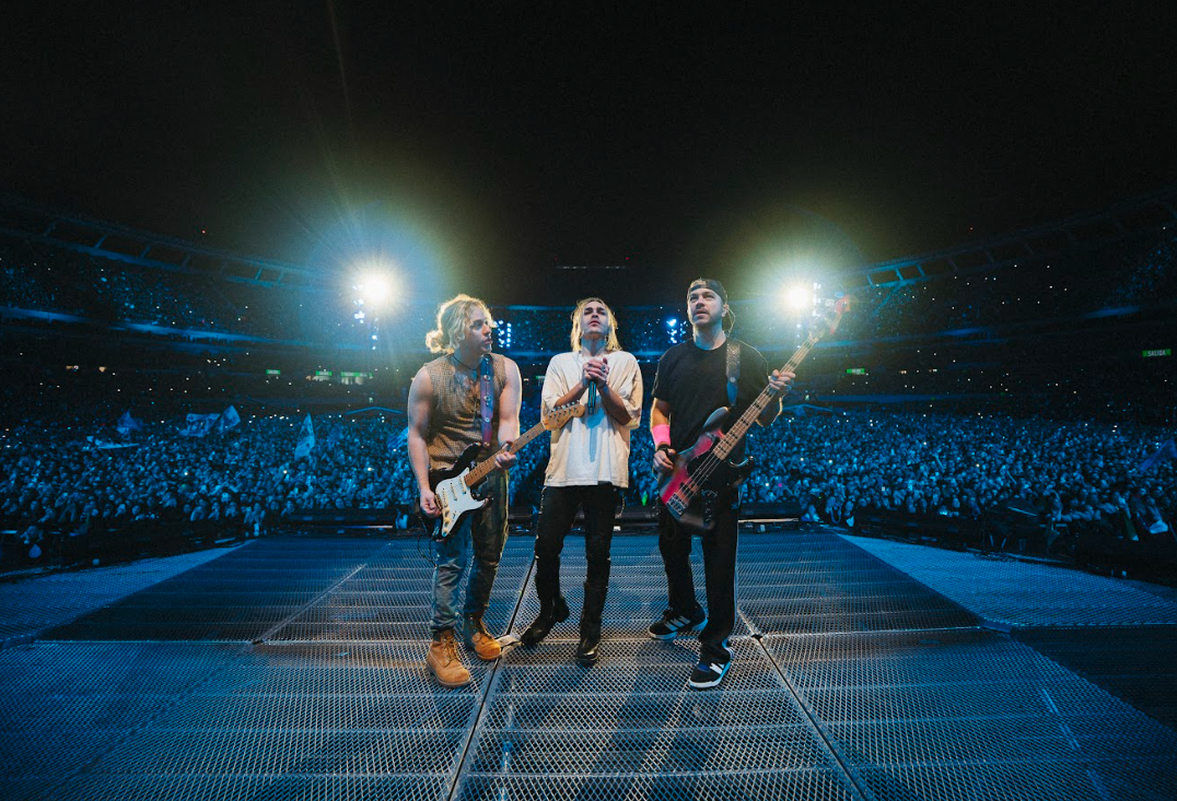 Airbag estrena "Adiós Nonino" en vivo desde el Monumental | Noticias