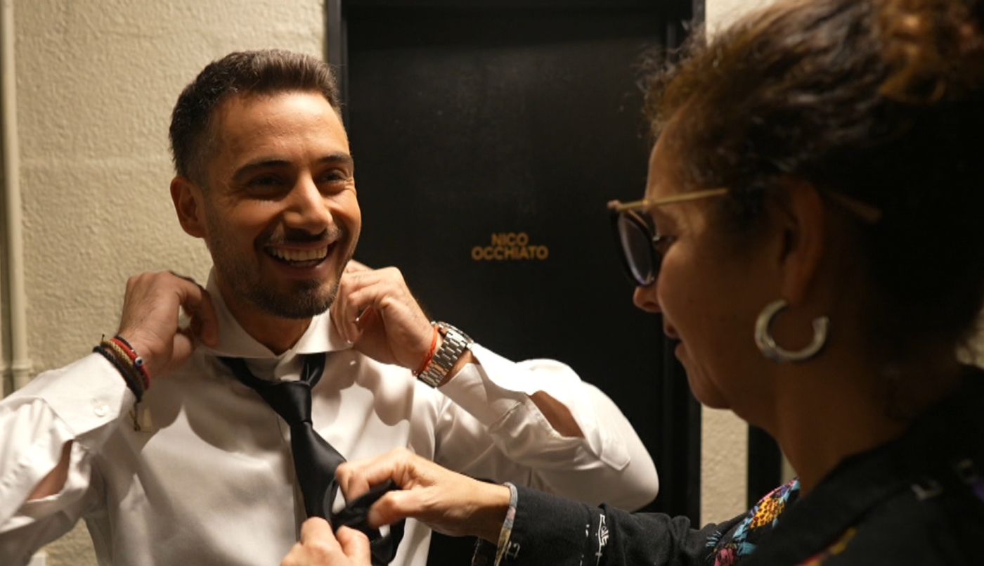 El blooper de Nico Occhiato poniéndose una corbata antes de La Voz Argentina 2025 | Mejores momentos