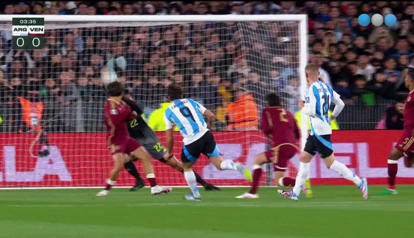Argentina vs. Venezuela: Romo le sacó el gol a Julián Álvarez - Eliminatorias 2026 | Mejores momentos