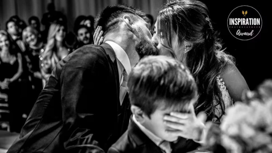 El beso de messi y antonela que se convirtio en una obra de arte | Espectáculos