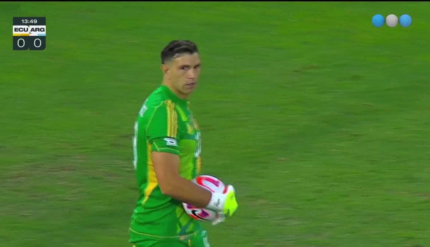 Ecuador vs. Argentina: Dibu Martínez y una atajada impresionante contra Angulo | Mejores momentos