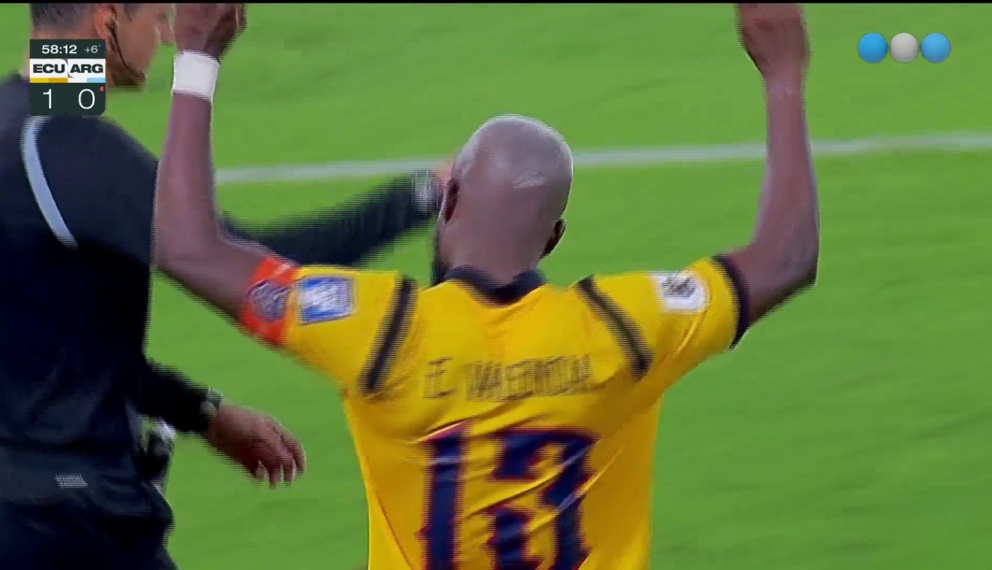 Ecuador vs. Argentina: gol de Valencia en un penal polémico de VAR | Mejores momentos