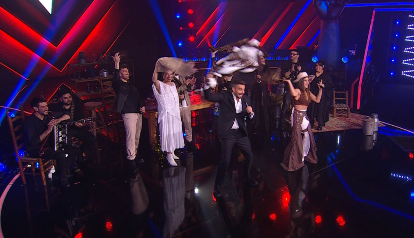 Soledad le enseñó a Nico Occhiato a revolear el poncho | Mejores momentos