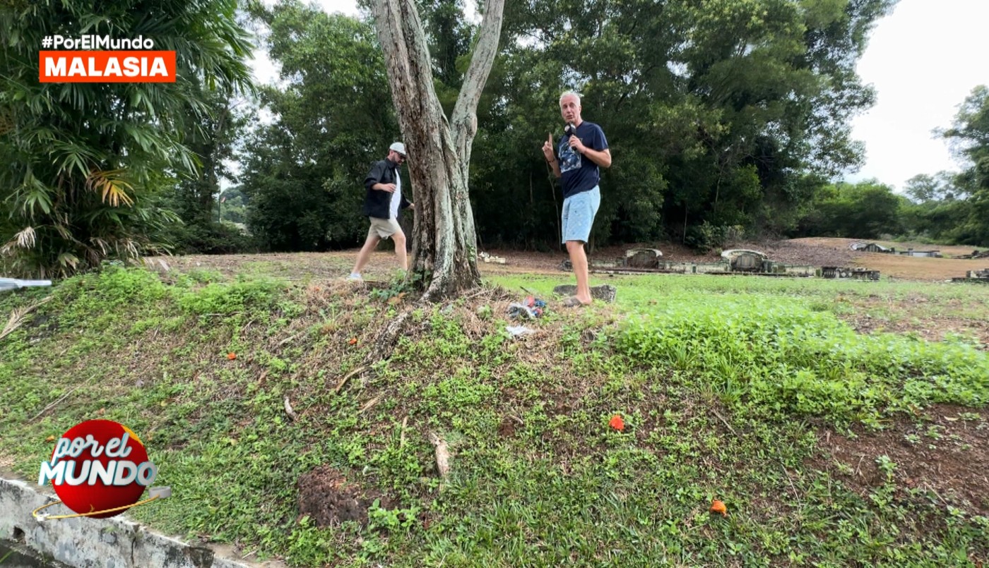 Marley y Damián Betular entraron a un peculiar cementerio malayo | Mejores Momentos