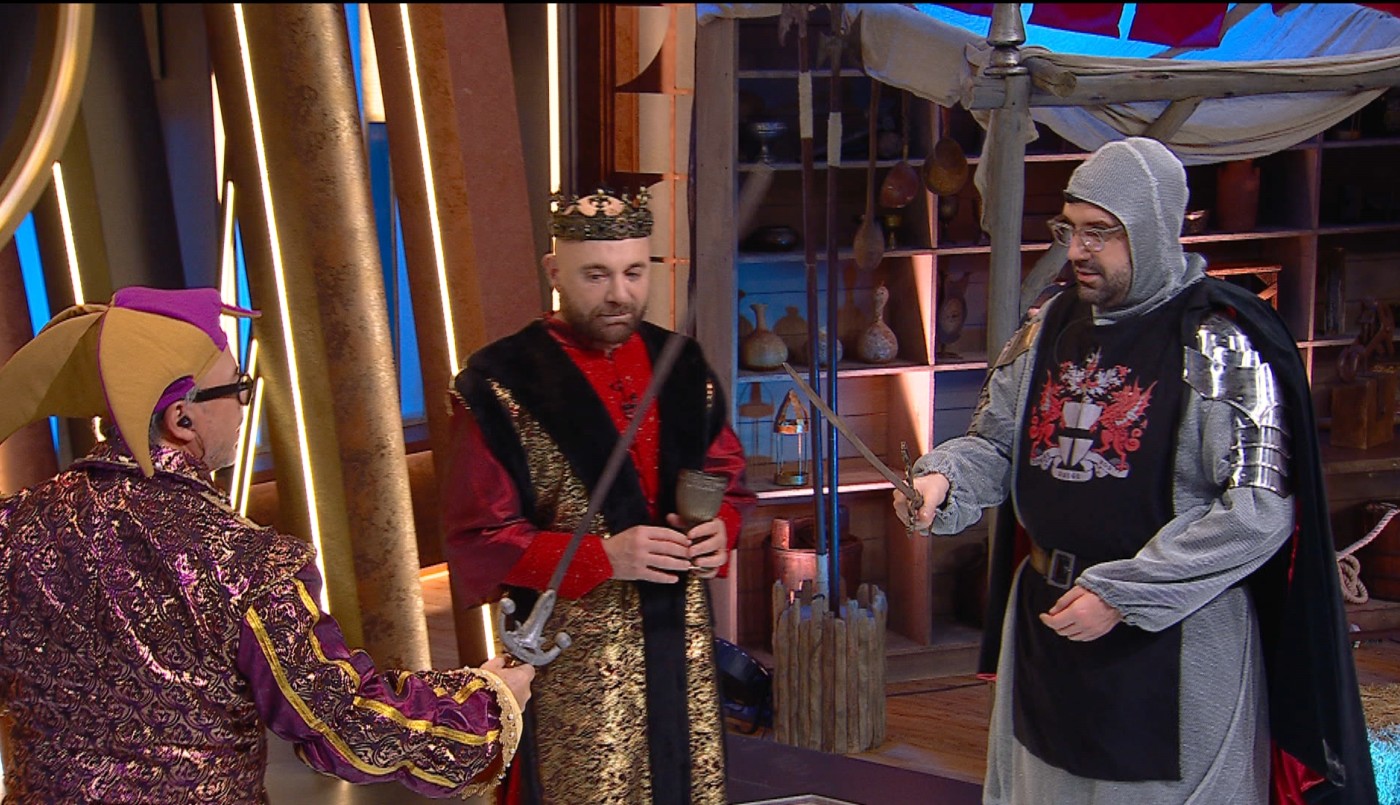 Los chefs viajaron al pasado y protagonizaron una divertida escena medieval en Masterchef Celebrity | Mejores Momentos