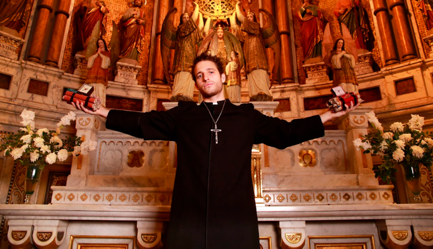 La primera imagen de Wos como sacerdote para "Magnetizado", la nueva película de Luis Ortega | Cine & Series