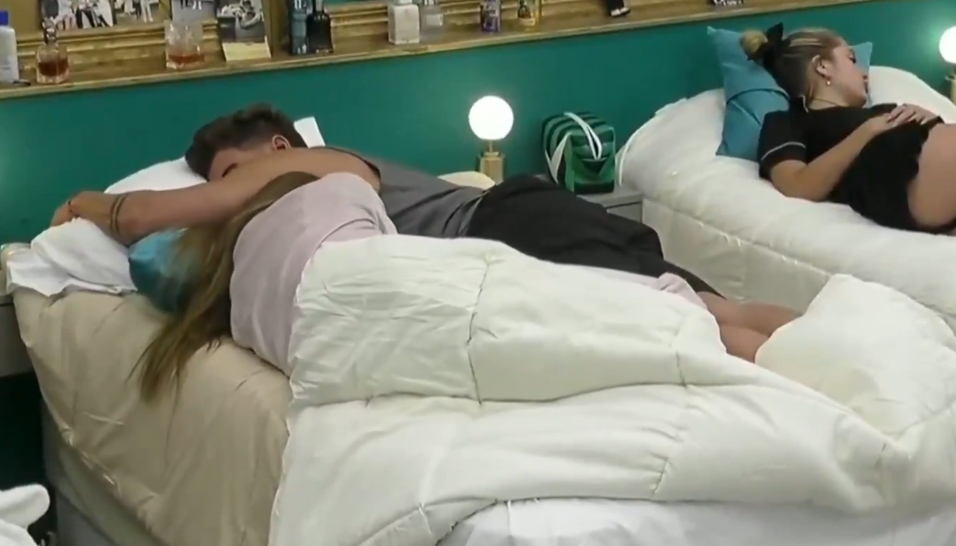 ¿Cada vez hay más onda? Lola y Manu durmieron juntos | Mejores momentos