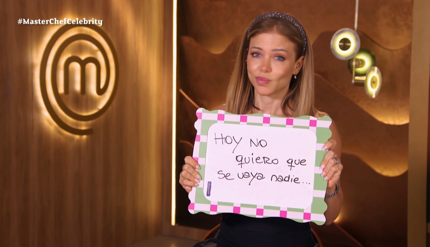 El particular método de comunicación de Evangelina Anderson en la gala de eliminación de Masterchef Celebrity | Mejores Momentos