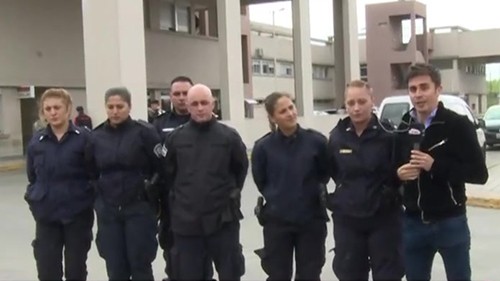 Policías héroes le salvaron la vida a un bebé abandonado | Actualidad