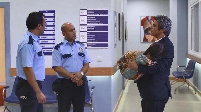 Tarik se lleva a Elif del hospital | Mejores momentos
